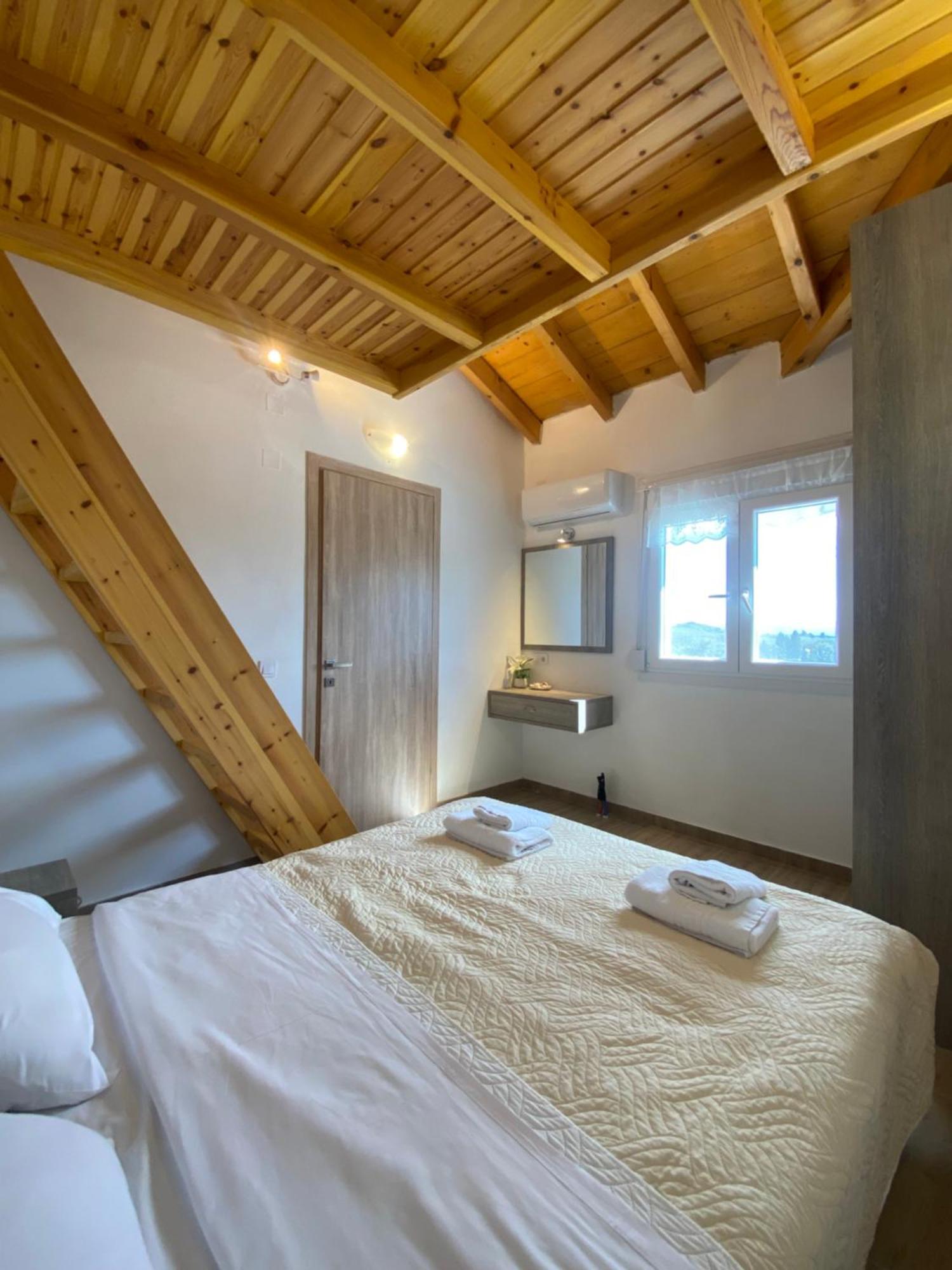 Theo Apartment Marathias  Ngoại thất bức ảnh