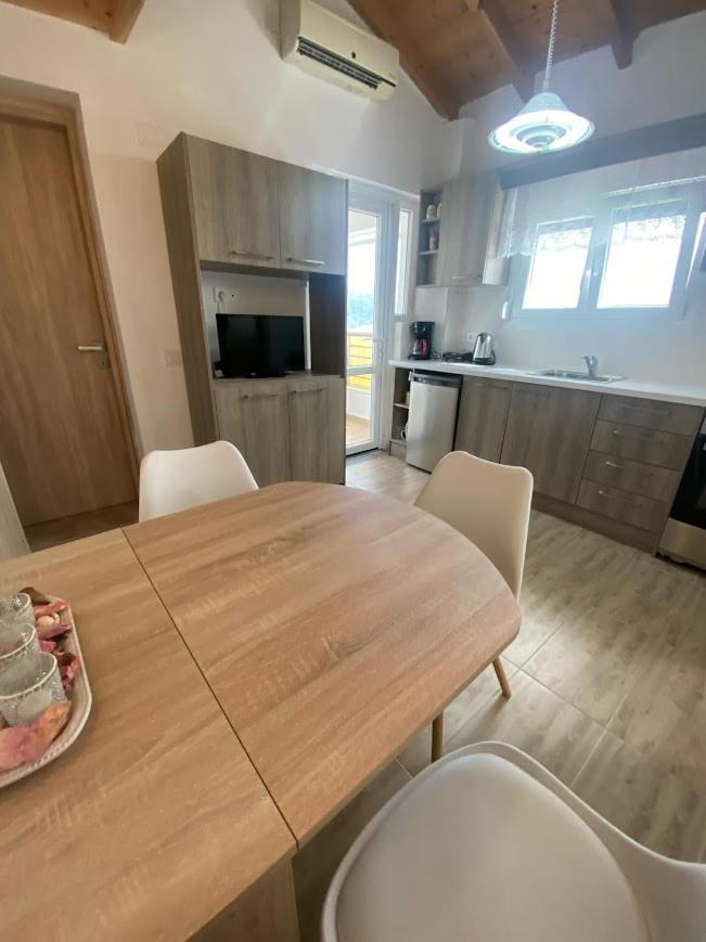 Theo Apartment Marathias  Ngoại thất bức ảnh